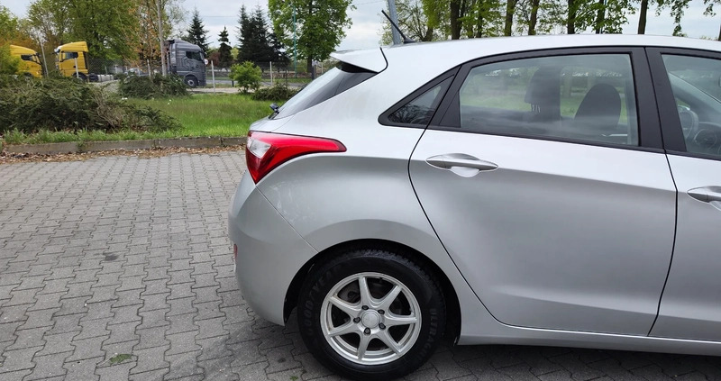 Hyundai I30 cena 31900 przebieg: 180000, rok produkcji 2012 z Praszka małe 466